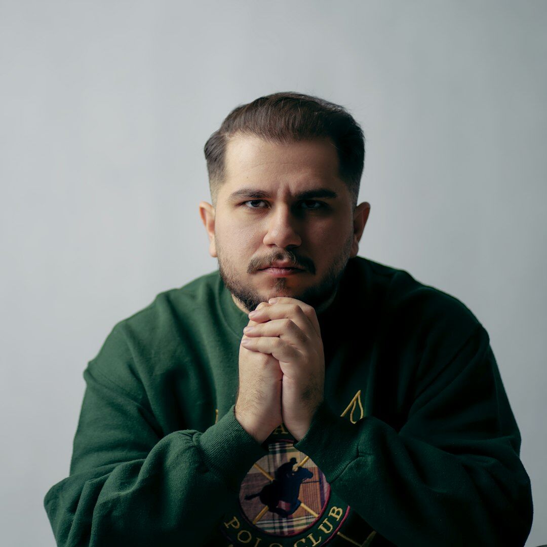 Studio portrait of a man, live correspondent trainer